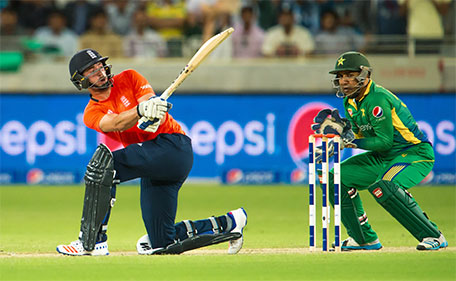 England James Vince bats while Pakistan's wicket keeper Sarfraz Ahmed looks on during the first T20 cricket match between Pakistan and England at the Dubai International Stadium in Dubai on November 26, 2015. (AFP)