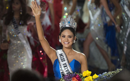 Miss Philippines Pia Alonzo Wurtzbach is crowned Miss Universe 2015 on stage during the 2015 MISS UNIVERSE show at Planet Hollywood Resort & Casino, in Las Vegas, California, on December 20, 2015. (AFP)