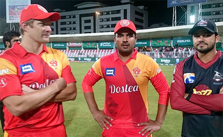 Shane Watson (left) and Sharjeel Khan (centre) of Islamabad United after their record-breaking performance in the PSL Match 9 at Sharjah Cricket Stadium against Lahore Qalandars on February 10 2016. (@PSL)