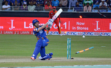 Riki Wessels of Karachi Kings is bowled by Sami of Islamabad United during the 2nd Qualifying Final of PSL at Dubai International Stadium on Feb 20 2016. (@PSL)