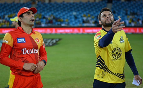 Misbah ul Haq of Islamabad United and Shahid Afridi of Peshawar Zalmi at the toss durng the third Qualifying Final of PSL at Dubai International Stadium on Feb 21 2016. (@PSL)