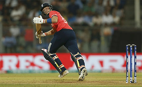 England's Joe Root plays a shot during World Twenty20 cricket tournament South Africa v England in Mumbai, India, 18/03/2016. (Reuters)
