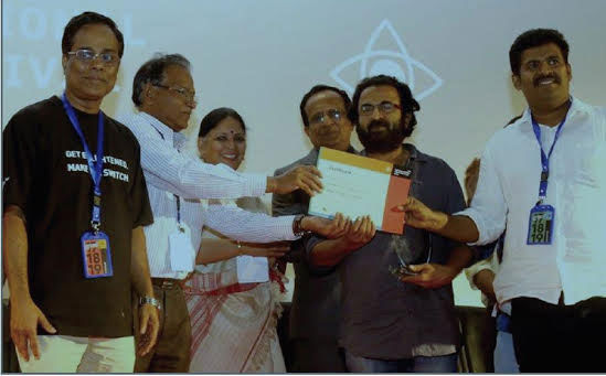 Director Saleem Rahman and Harshan getting the best short movie award Obsesssion. (Supplied)