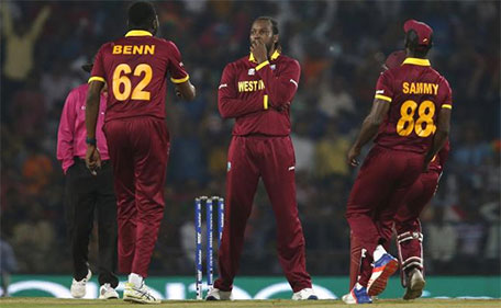 West Indies players celebrate after Chris Gayle (centre) took the wicket of South Africa's David Miller during World Twenty20 cricket tournament - Nagpur, India, 25/03/2016. (Reuters)