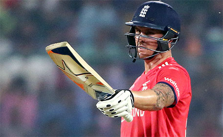 England's Jason Roy waves his bat after getting 50 runs during their ICC Twenty20 2016 Cricket World Cup semifinal match against New Zealand at the Feroz Shah Kotla Cricket Stadium in New Delhi, India, Wednesday, March 30, 2016. (AP)