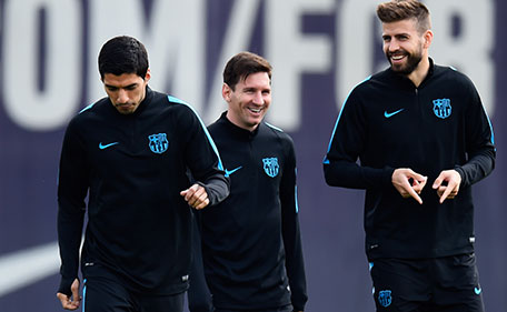 Luis Suarez, Lionel Messi and Gerard Pique in discussion during a Barcelona training session ahead of their UEFA Champions League quarter final first leg match against Atletico Madrid at San Joan Despi training ground on April 4, 2016 in Barcelona, Spain. (Getty Images)
