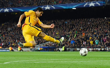 Luis Suarez of Barcelona shoots during the UEFA Champions League quarter final first leg match between FC Barcelona and Club Atletico de Madrid at Camp Nou on April 5, 2016 in Barcelona, Spain. (Getty Images)
