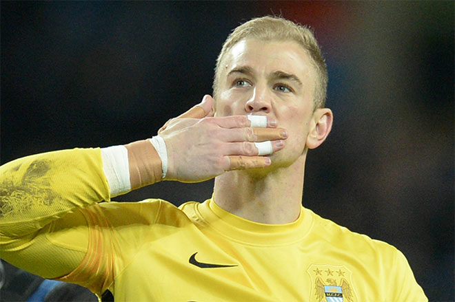 Manchester City's English goalkeeper Joe Hart salutes the fans after the final whistle during the UEFA Champions League semi-final first leg football match between Manchester City and Real Madrid at the Etihad Stadium in Manchester, northwest England, on April 26, 2016. (AFP)