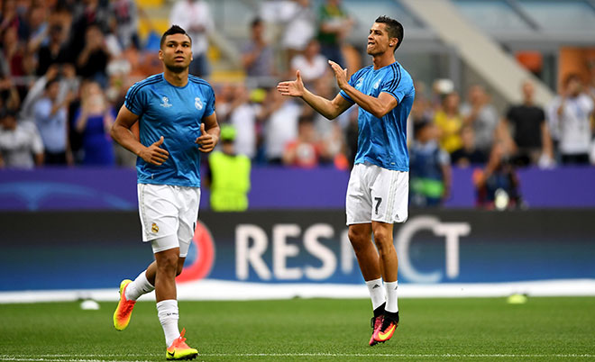 Casemiro (left) and Cristiano Ronaldo of Real Madrid acknowledges the fans prior to the UEFA Champions League Final match between Real Madrid and Club Atletico de Madrid at Stadio Giuseppe Meazza on May 28, 2016 in Milan, Italy. (Getty Images)