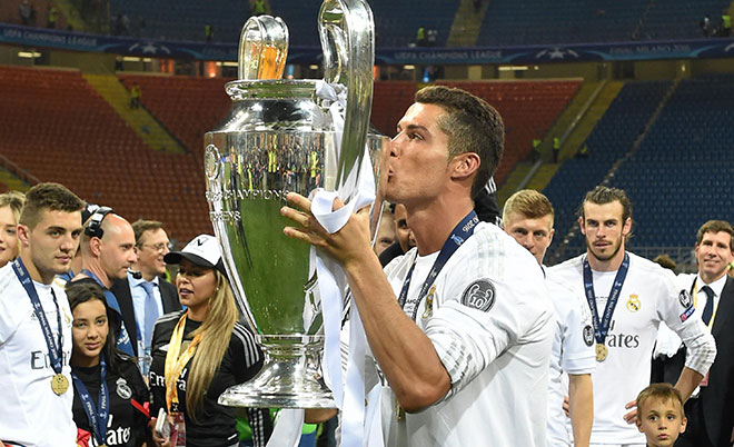 Real Madrid's Portuguese forward Cristiano Ronaldo kisses the trophy after Real Madrid won the UEFA Champions League final football match over Atletico Madrid at San Siro Stadium in Milan, on May 28, 2016. (AFP)