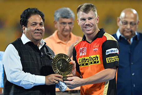 Rajeev Shukla (L), chairman of the Indian Premier League, presents an award to Sunrisers Hyderabad captain David Warner (2R) at the presentation ceremony after the final Twenty20 cricket match of the 2016 Indian Premier League (IPL) between Royal Challengers Bangalore and Sunrisers Hyderabad at The M. Chinnaswamy Stadium in Bangalore on May 29, 2016. Shukla told AFP that this year's edition of the cash-rich extravaganza had been free of corruption thanks to a multi-pronged approach to tackling fixing. In an interview shortly before the May 29 final, Shukla said organisers engaged the anti-graft unit of the International Cricket Council (ICC), local police and the expertise of a former top cop.
(AFP)