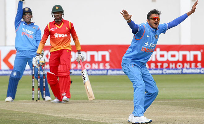 India bowler Axar Patel (right) appeals for the wicket of Zimbabwe batsman Taurai Muzarabani (centre) during the second One Day International (ODI) cricket match between India and hosts Zimbabwe at the Harare Sports Club, Zimbabwe on June 13, 2016. (AFP)
