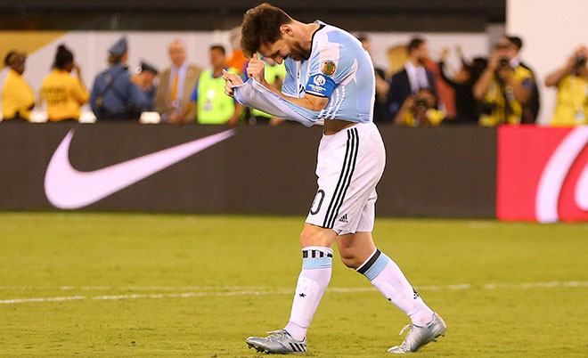 Lionel Messi #10 of Argentina reacts after missing a penalty kick against Chile during the Copa America Centenario Championship match at MetLife Stadium on June 26, 2016 in East Rutherford, New Jersey. Chile defeated Argentina 4-2 in penalty kicks. (AFP)