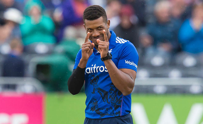 England's Chris Jordan celebrates after taking the wicket of Sri Lanka's Angelo Mathews during play in the third one day international (ODI) cricket match between England and Sri Lanka at Bristol cricket ground in Bristol, south-west England, on June 26, 2016. (AFP)