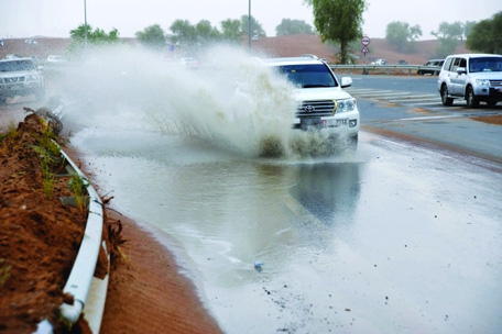 Heavy rain affected life in RAK and saw mountain areas experiencing flowing water. (Al Bayan)