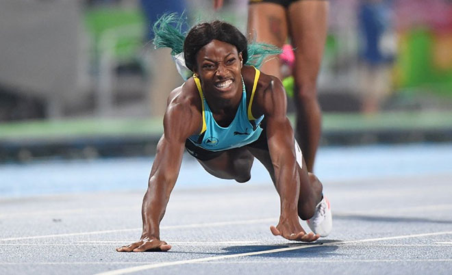 Shaunae Miller of the Bahamas snatched victory in the 400m with a desperate head-first dive over the line (AFP)