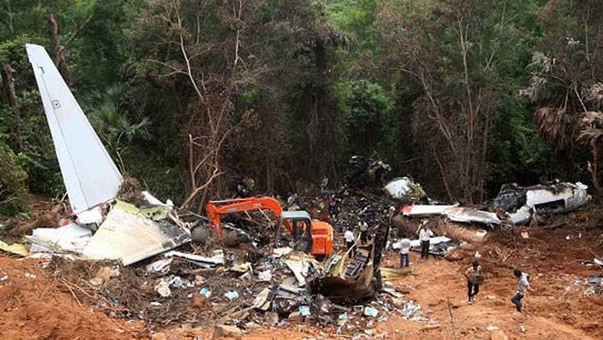 6 killed in plane crash near Zimbabwe-Mozambique border 