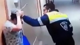 Photo: Paramedic kick pregnant woman in the stomach