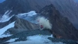 Photo: Man narrowly avoids helicopter rotors in terrifying mountaintop crash