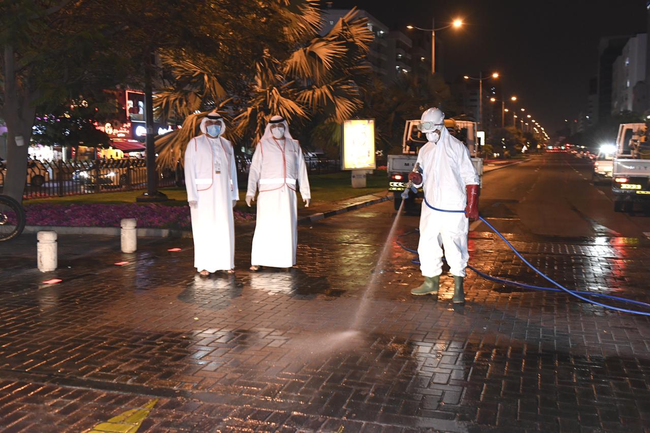 Ливни в оаэ. Хасбик в Дубае. Дождь в Дубае. Дубай люди. Дубай тротуары.