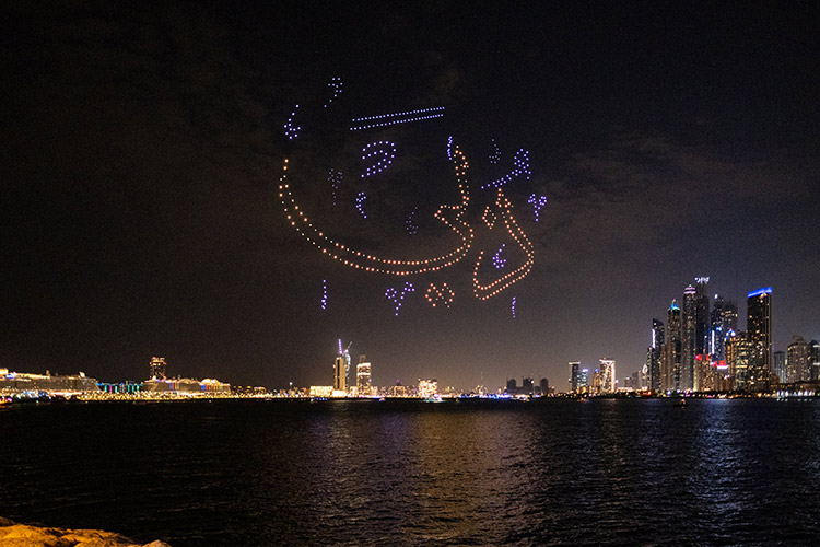 مهرجان دبي للتسوق: 500 طائرة بدون طيار تتحد لتكتب دبي في السماء – لايف ستايل – أزياء
