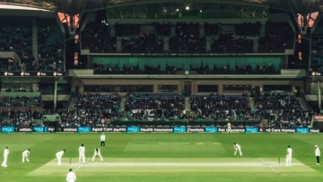 Photo: Cricket-South Africa in trouble at 58-4 in 'Boxing Day' test