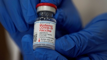 Photo: Moderna considers pricing COVID vaccine at $110-$130