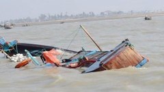 Photo: Ten children killed in northwest Pakistan boat capsize