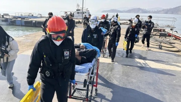 Photo: 9 missing after fishing boat capsizes in South Korea