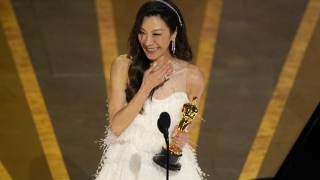 Photo: Michelle Yeoh wins best actress award, making Oscar history