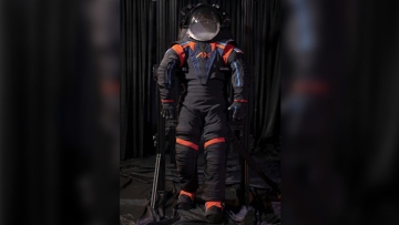 Photo: NASA and Axiom unveil spacesuits astronauts will wear on the moon