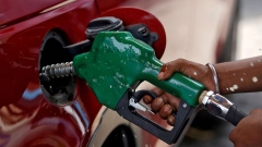 Photo: India extends export curbs on gasoline, diesel - government