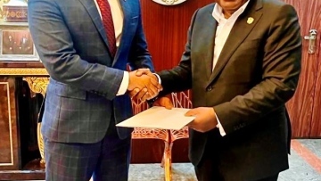 Photo: ${params.title}