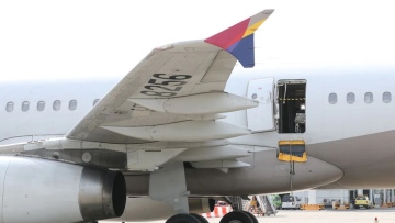 Photo: South Korean court issues warrant for man who opened Asiana plane door mid-air, Yonhap reports