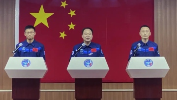 Photo: China plans to land astronauts on moon before 2030, another step in what looks like a new space race