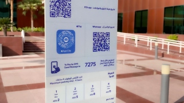Photo: RTA installs 17,500 directional signs for public parking across Dubai