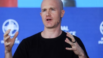 Photo: Coinbase CEO hits back at SEC chair after lawsuit, says user funds are safe