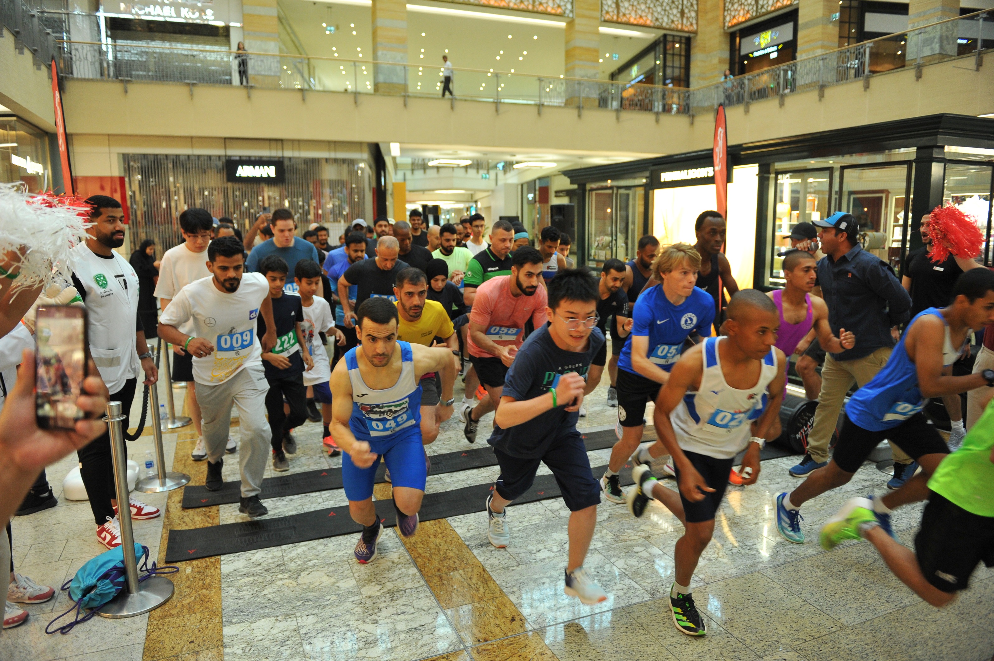 ينظم مجلس دبي الرياضي فعاليات رياضية يومية والعديد من البطولات الثلجية والمائية، ضمن “مبادرة صيفنا الرياضي”