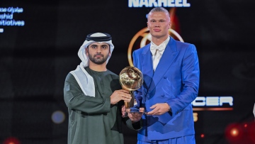 Photo: Mansoor bin Mohammed crowns the winners of the 14th Dubai Globe Soccer Awards