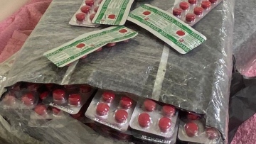 Photo: Dubai Customs Intercepts 234,000 "Tramadol" Pills Concealed in a Shipment of Towels