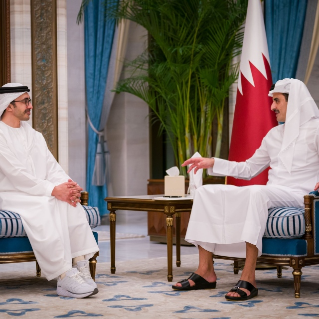 Photo: Emir of Qatar receives Abdullah bin Zayed
