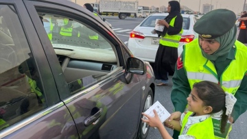 Photo: Dubai Police Distribute Over 71,000 iftar Meals to Motorists as part of the 'Ramadan without Accidents'