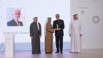 Photo: Hasher Al Maktoum honours cricket connoisseur Shyam Bhatia with the ‘Sports Imprint Award’