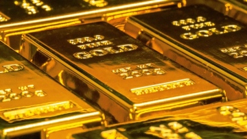 Photo: Gold hits record high as soft US data cements June rate cut bets