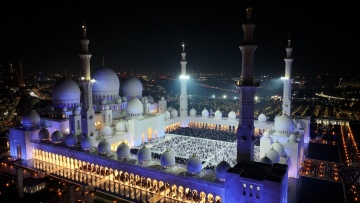 Photo: Over 70,000 worshippers gather for record-breaking night of prayer at Sheikh Zayed Grand Mosque