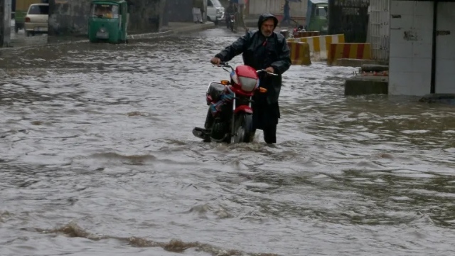 Photo: Heavy rains lash Pakistan's Khyber Pakhtunkhwa Province, leaving 21 dead