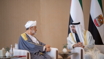 Photo: UAE President receives Sultan of Oman upon arrival in UAE on state visit