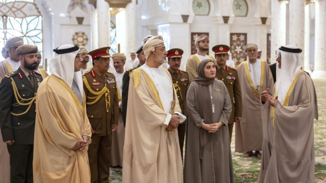 Photo: Sultan of Oman visits Sheikh Zayed Grand Mosque accompanied by Mansour bin Zayed