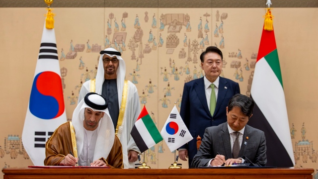 Photo: UAE and Korean Presidents witness signing of Comprehensive Economic Partnership Agreement