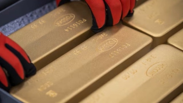 Photo: Gold slips as dollar ticks higher, US inflation report in focus